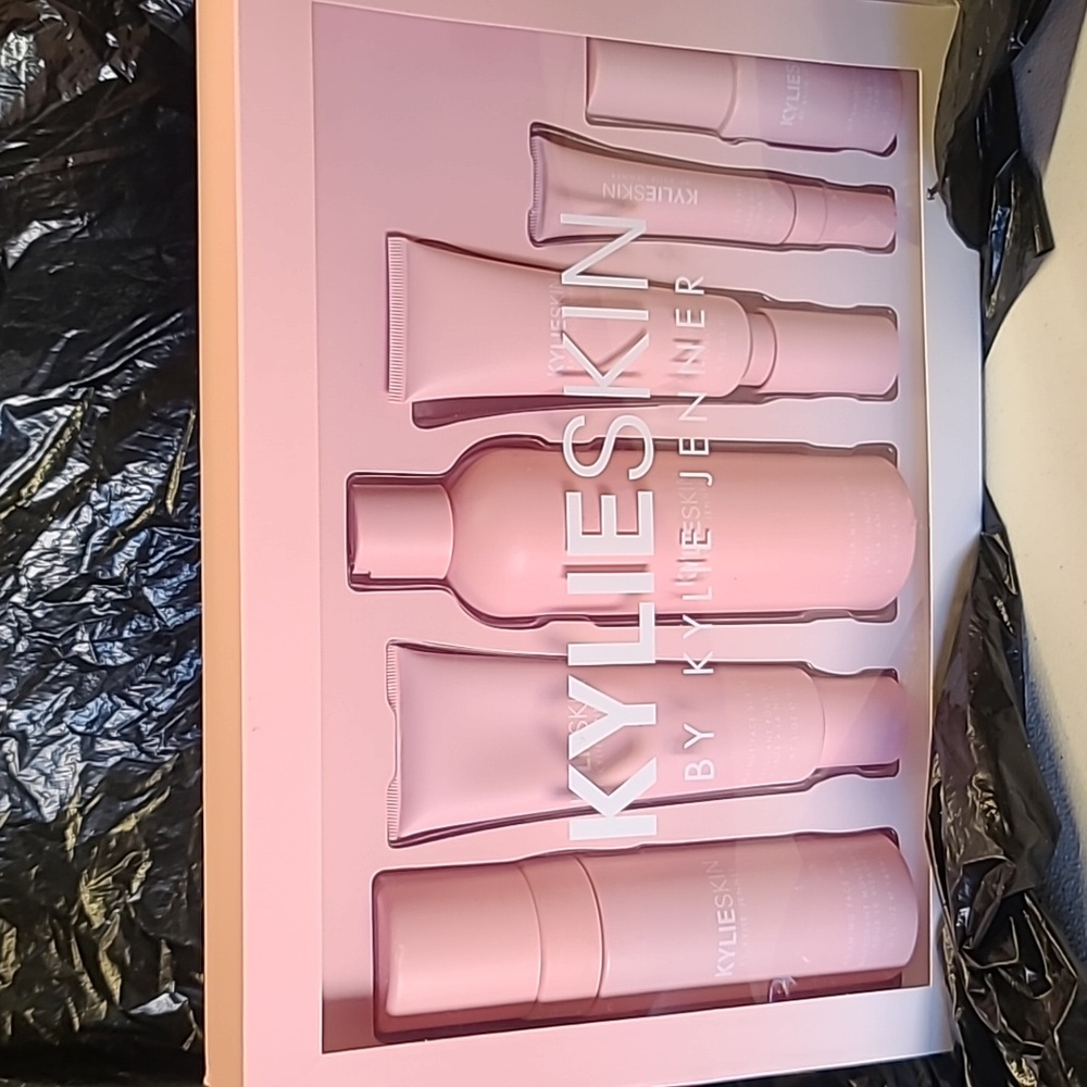 Kylieskin set